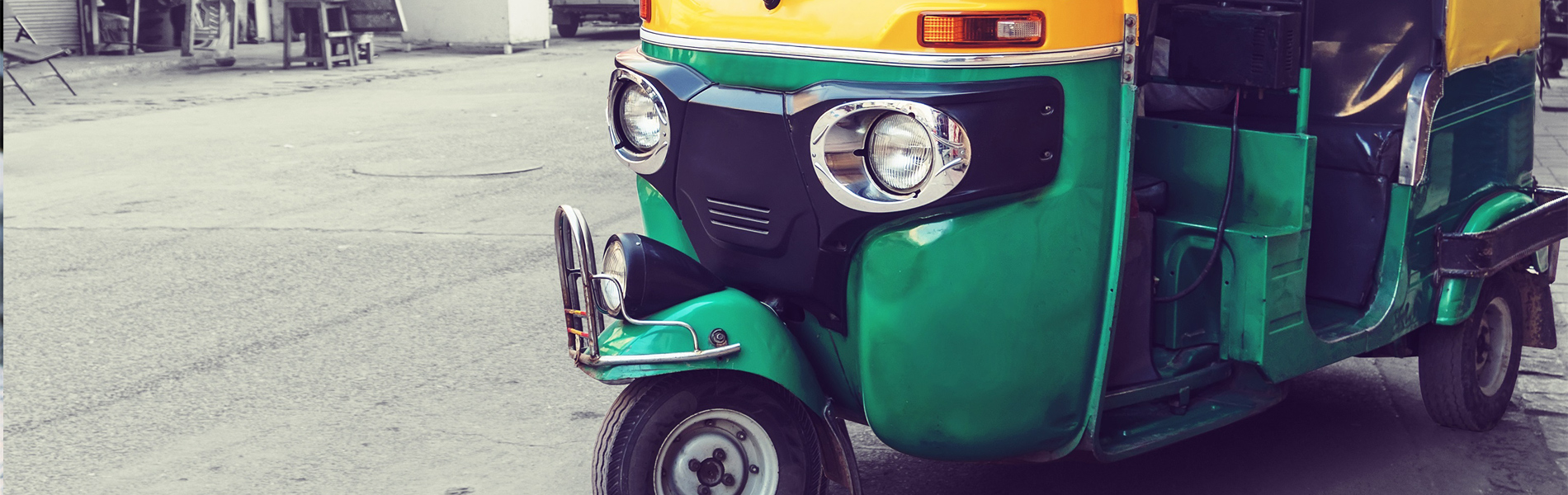 banner_three_wheeler_vehicle_tyres