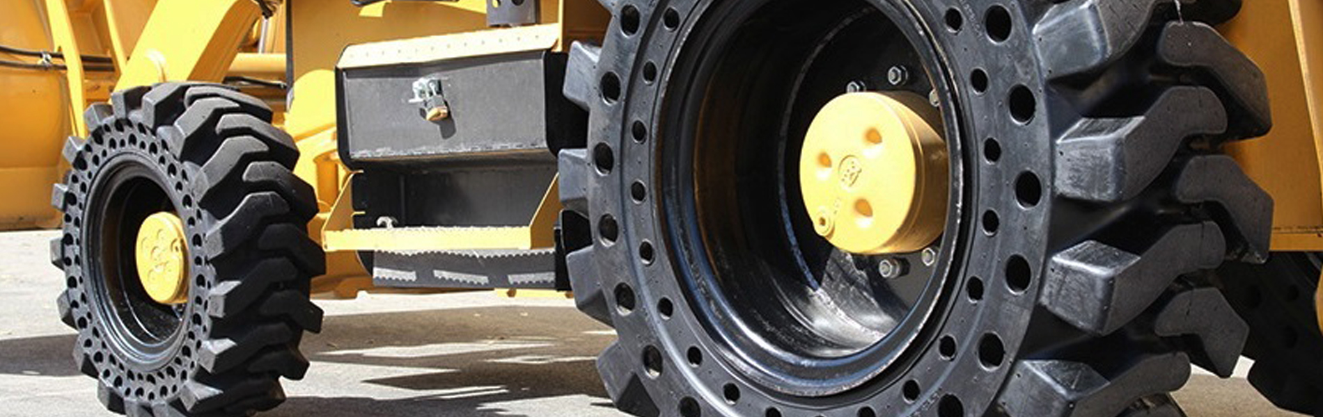 banner_solid_aperture_tyres