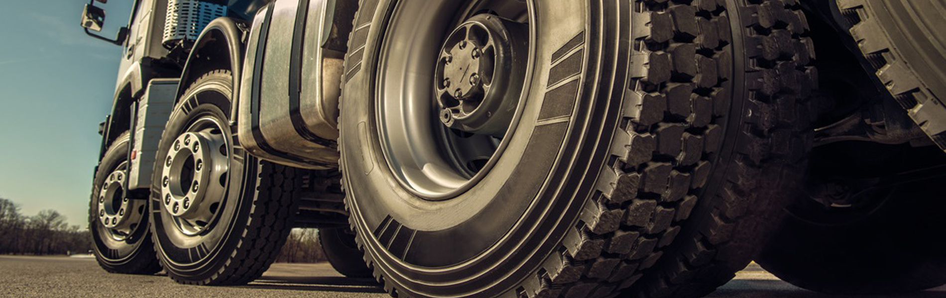 banner_truck_bus_tyre